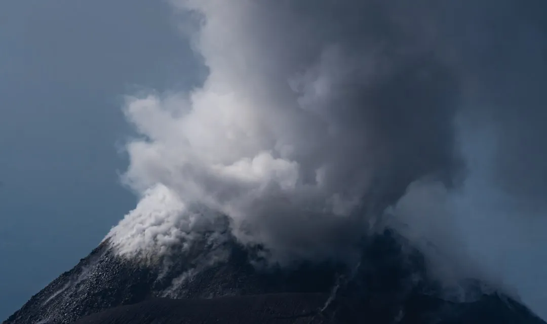 🌋 Monte Semeru en Erupción