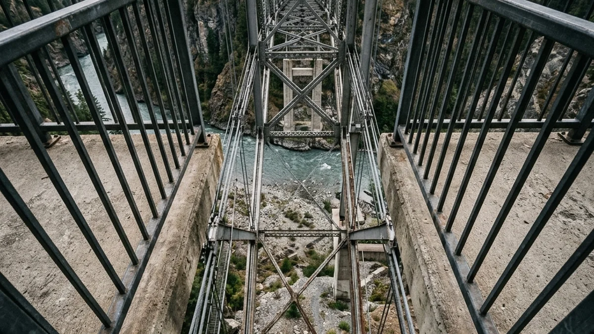 Vista de cima da Ponte do Esqueleto com a altura extrema